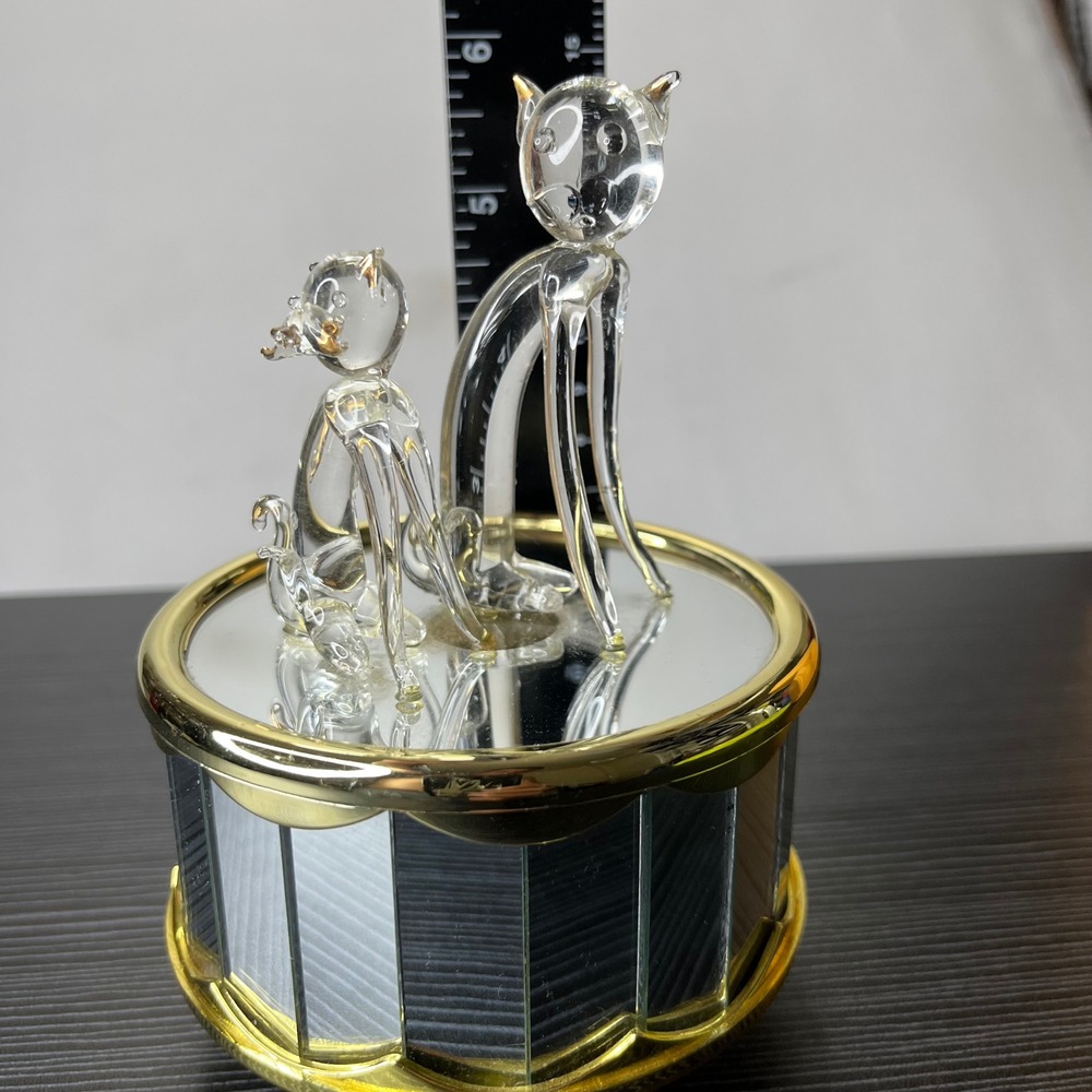 Vintage Music Box Rotating Glass Cats Figurine Mirrored Gold Tone Base Clear - Picture 4 of 8